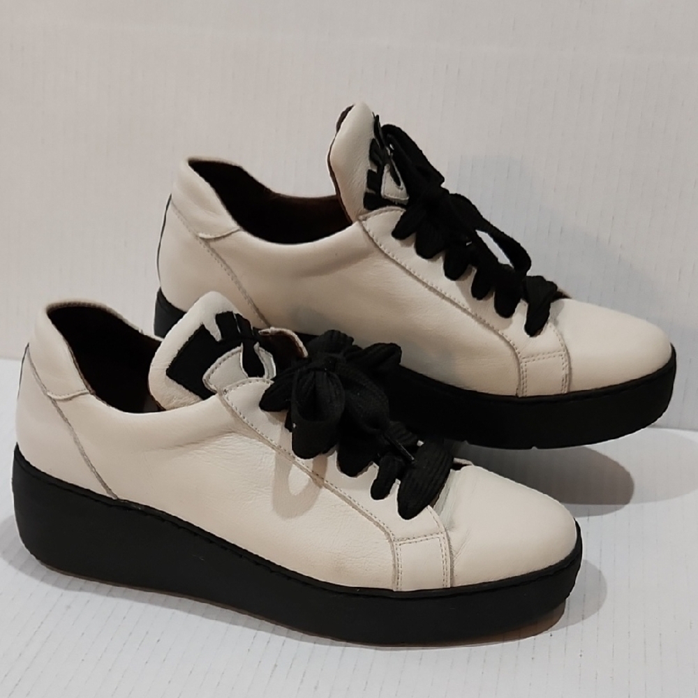 Wonders Fly Womens Black and White Platform Sneakers Size 7